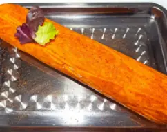 Step <p><span style="font-weight: normal;">Una vez este frío, desenrolle la plancha de bizcocho y distribuya la mezcla sobre ella, dejando 2 cm sin cubrir en el extremo final y algo menos en los laterales.<br><br><br /><br /><br />
</span></p><p><span style="font-weight: normal;">Reparta las </span>hojas frescas<span style="font-weight: normal;"> elegidas sobre la crema y enrolle el bizcocho para formar el brazo de gitano, apretando para conseguir un resultado compacto. Envuelva en lm transparente y deje reposar en el frigorífico durante al menos </span>1 hora.</p> illustration