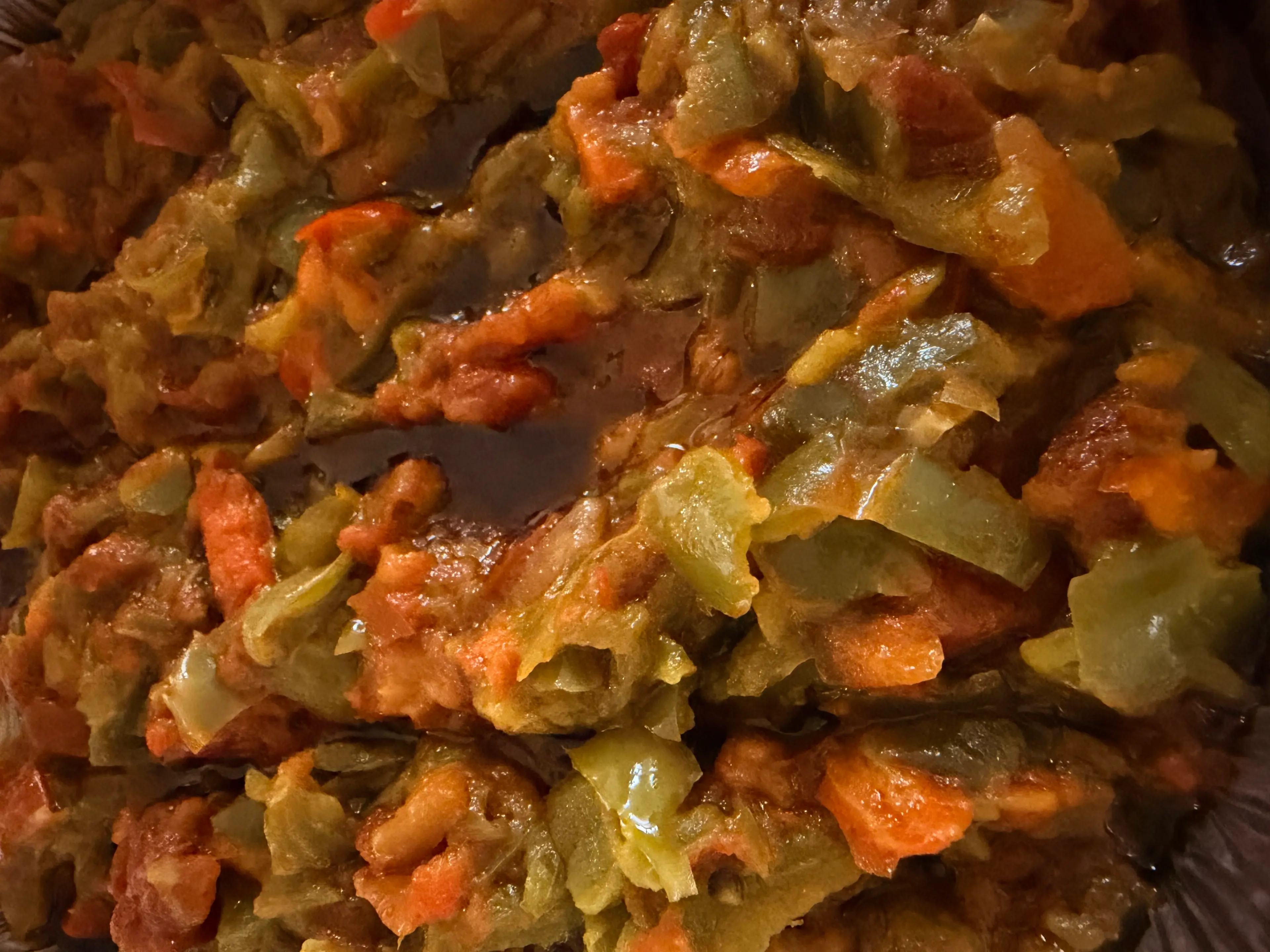 Step Limpiar los pimientos bien de pepitas, lavarlos y dejarlos escurrir.
Echamos los pimientos en el vaso del Thermomix, en trozos grandes y troceamos entre 5 y 8 segundos en Velocidad 4, abrimos para ver si nos gusta como ha quedado de troceado, si queremos mas picados, pues volvemos a poner
velocidad 4 otros 2 segundos.
Opcionalmente se puede echar el pimiento troceado en el cestillo para q el pimiento escurra la posible agua que haya soltado.
illustration